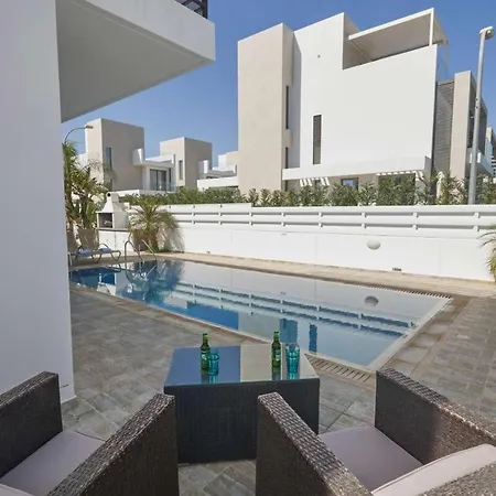 Villa Pearl 18 *