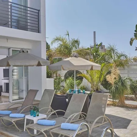 Villa Pearl 18 *