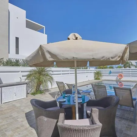 Villa Pearl 18 *