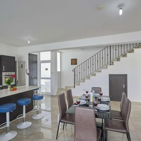 Villa Pearl 18 *
